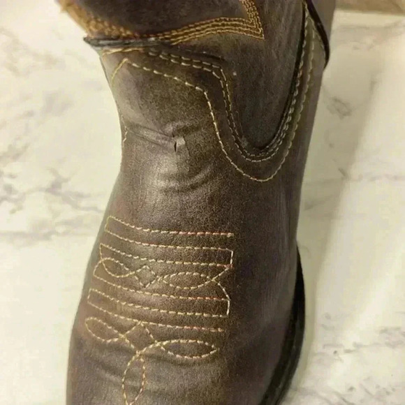 Austin Trading Co. Kid's Cowboy Pull On Boots Brown
Faux Leather Size 3 - Picture 15 of 15